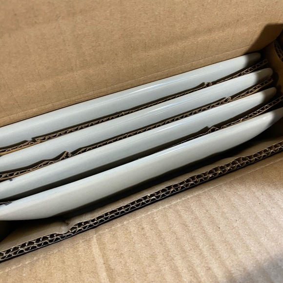 Short Stories Modern Square Plates, set of 4 - Picture 5 of 6